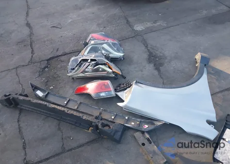 2017 Toyota Rav4 Xle z USA, uszkodzony, nr VIN 2T3WFREVXHW354052